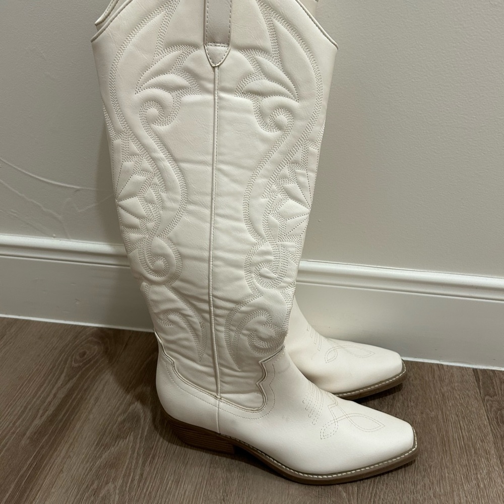 Wild Fable White Heeled Boots